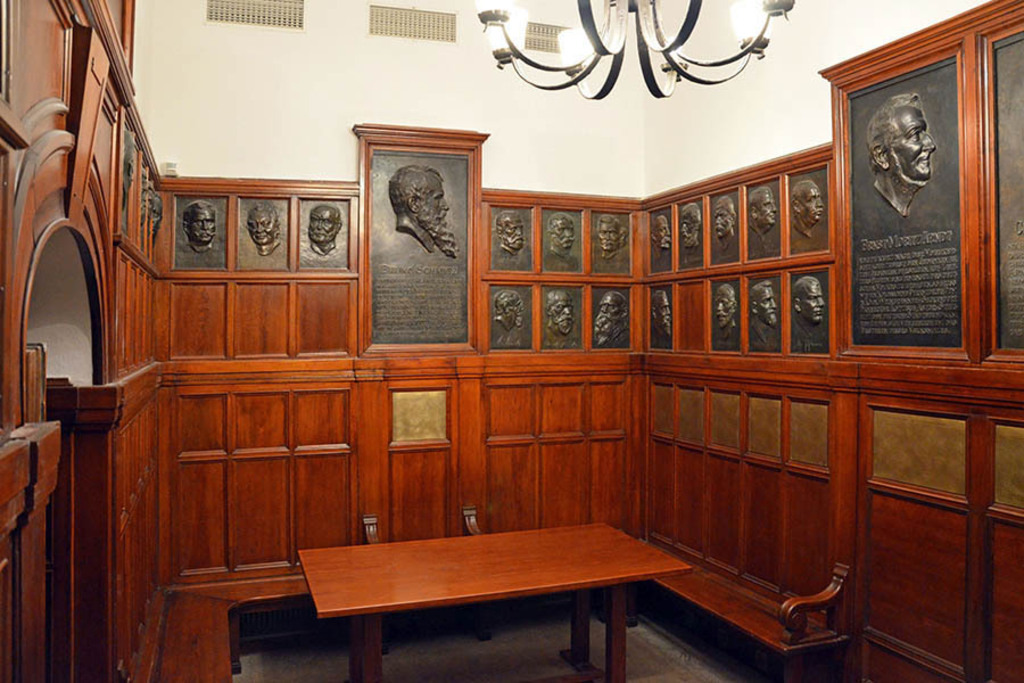 Foto: Leipzig - Völkerschlachtdenkmal - Stifterzimmer | Das Team hinter BILDLEXIKON LEIPZIG bündelt historische wie aktuelle Informationen über die Stadt Leipzig in Text und Bild auf einer Plattform und stellt diese der interessierten Öffentlichkeit zur Verfügung.