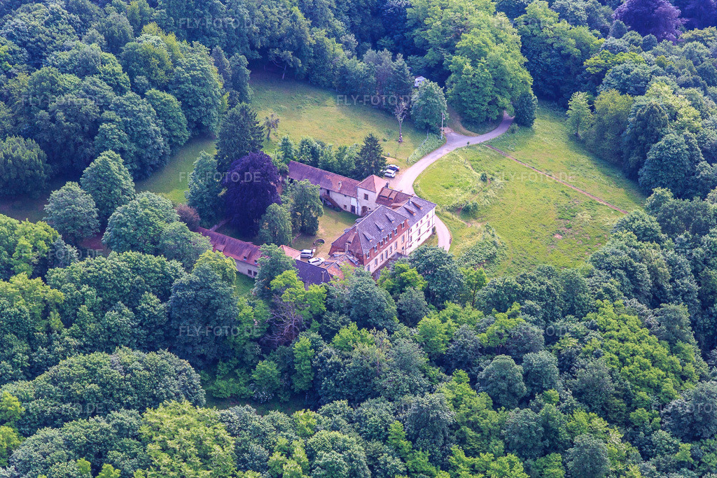 Luftbild: Ecolieu Langenberg Alsace im Ortsteil Weiler in Wissembourg im Bundesland Bas-Rhin in Frankreich. Foto: IMG_100712.jpg vom 05.06.2017 durch Werner Riehm/FLY-FOTO.de