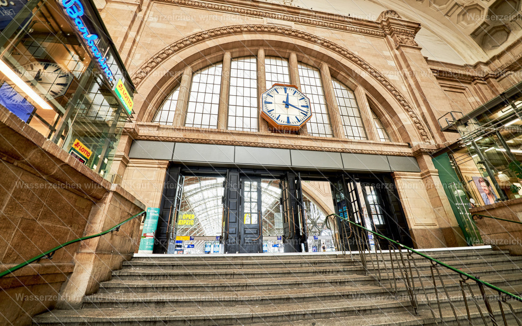 Promenaden Hauptbahnhof Leipzig Osthalle Treppenaufgang Richtung | Promenaden Hauptbahnhof Leipzig Osthalle Treppenaufgang Richtung Querbahnsteig Sommer 2024 - Realisiert mit Pictrs.com