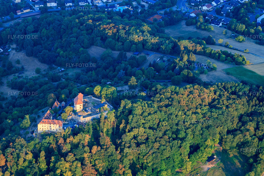Luftbild: Schloß Reichenberg in Reichelsheim im Bundesland Hessen in Deutschland. – Foto: IMG_109430.jpg vom 31.07.2018 durch Werner Riehm/FLY-FOTO.de – Auflösung des Originals: 4991 x 3327 px – Schloss Reichenberg