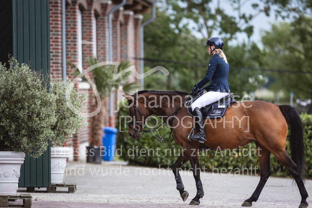 240616_Lemwerder_S1-Springen-624 | Deine schönsten Turniermomente als professionelle Fotos! Entdecke hochwertige Pferdesport-Fotografie im Online-Shop. Jetzt Fotos finden & bestellen!