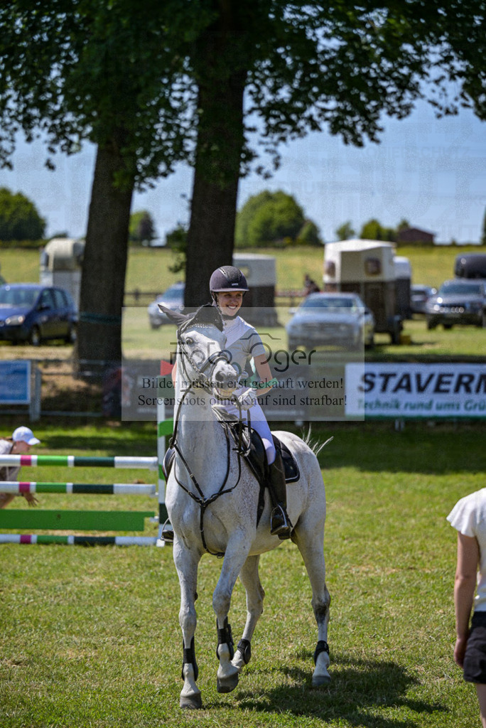 Reitturnier Voxtrup | Entdecke hochwertige Reitturnierfotos von Foto Oger. Professionell, emotional und authentisch – jetzt Lieblingsmomente im Shop bestellen.Deutschlandweite Turnierfotografie. - Realisiert mit Pictrs.com