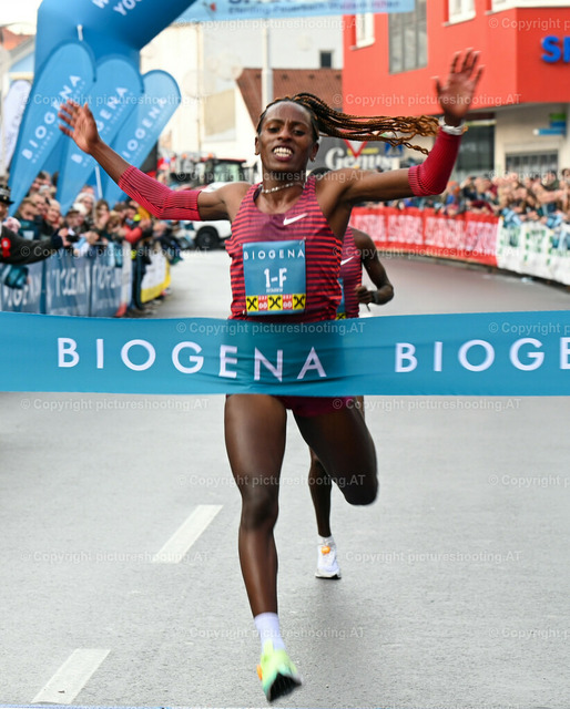 pictureshooting.AT-20221231-0064 | Werkuha Getachew (ETH), 40. Internationaler Raiffeisen Silvesterlauf, Peuerbach (Bez. GR) /Foto: pictureshooting.AT/Albert Mikovits Datum 20221231