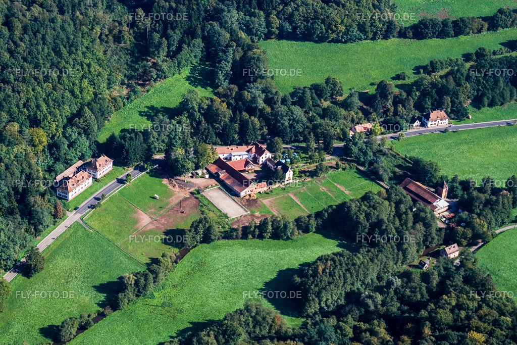 St. Germanshof | Luftbild: St. Germanshof im Ortsteil Sankt Germanshof in Bobenthal im Bundesland Rheinland-Pfalz in Deutschland. Foto: IMG_4313.jpg vom 08.10.2006 durch Werner Riehm/FLY-FOTO.de - Realisiert mit Pictrs.com
