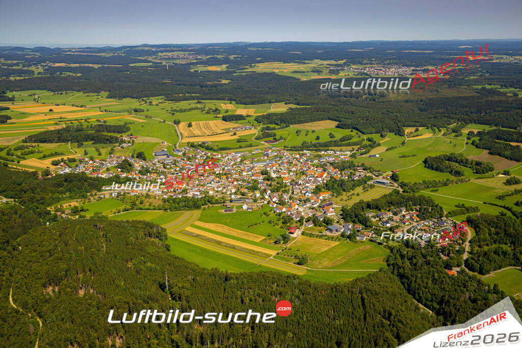 Das Luftbild zeigt :  Irndorf - Die Luftaufnahme wurde 2024 vom UL-Flugzeug aus erstellt ( keine Drohne ) - Hochauflösende Luftaufnahme - Für grossformatige Ausdrucke geeignet. Die Geschenkidee !Mit Lizenz und Bildrechte bestellbar