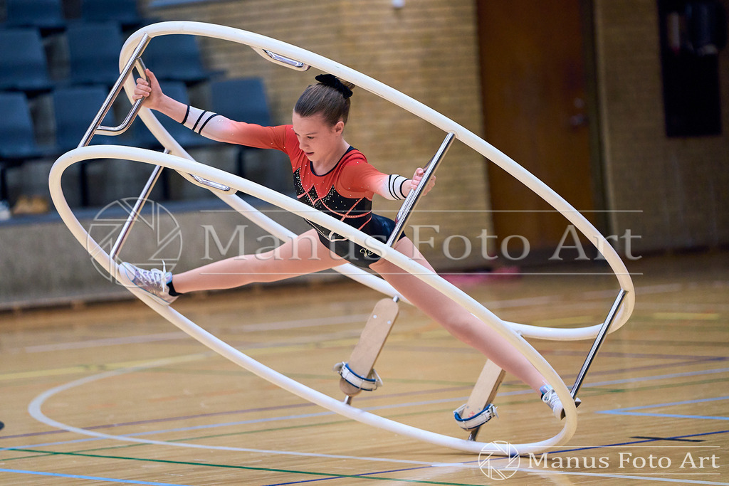 2024-11-09-5-D-DSC02596 | Professionelle Sportfotografie in Hamburg, Schleswig-Holstein und Niedersachsen – spezialisiert auf Rhönrad, Geräteturnen, Leistungsturnen und rhythmische Sportgymnastik. Bundesweite Begleitung von Rhönrad-Events. Jetzt Sport-Fotos - Realisiert mit Pictrs.com