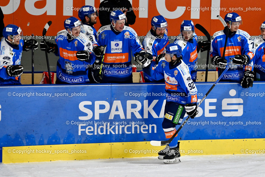 ESC SPARKASSE STEINDORF vs. 1. EHC ALTHOFEN | Jubel ESC Steindorf Mannschaft, #92 Ratz Patrick ESC Steindorf, ESC SPARKASSE STEINDORF vs. 1. EHC ALTHOFEN, ESC SPARKASSE STEINDORF vs. 1. EHC ALTHOFEN am 30.11.2025 in Steindorf (Ossiachersee Halle), Austria, (Photo by Bernd Stefan)
