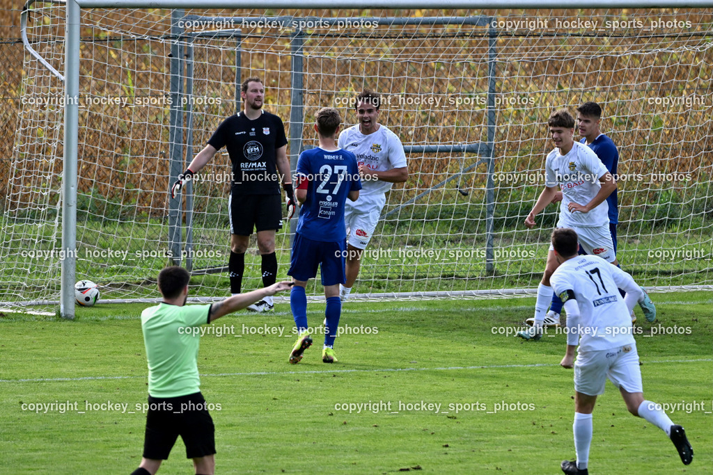 ASKÖ Köttmannsdorf vs. Union Matrei | #16 Nico Khom ASKÖ Köttmannsdorf, Tor ASKÖ Köttmannsdorf, #1 Julian Weiskopf UNION Matrei, #27 Hannes Wibmer UNION Matrei, #20 Daniel Hans Genser ASKÖ Köttmannsdorf, #17 Stephan Borovnik ASKÖ Köttmannsdorf, ASKÖ Köttmannsdorf vs. Union Matrei, ASKÖ Köttmannsdorf vs. Union Matrei am 13.09.2025 in Köttmannsdorf (Sportplatz Köttmannsdorf), Austria, (Photo by Bernd Stefan)