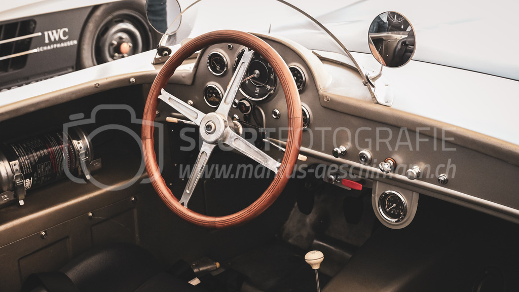 19. Arosa ClassicCar 2023 - 3. September 2023 | 19. Arosa ClassicCar 2023
Arosa, Schweiz
Cockpit des Mercedes Benz 300 SLS - Porter Spezial, Jahrgang 1955, von Lehr Dr. Klaus aus Weinheim mit der Startnummer 524.
@arosaclassiccar, @arosa.official, #arosaclassiccar, #arosa, #76curves, #classiccar
Bild: Sportfotografie Markus Aeschimann | www.markus-aeschimann.ch - Realisiert mit Pictrs.com