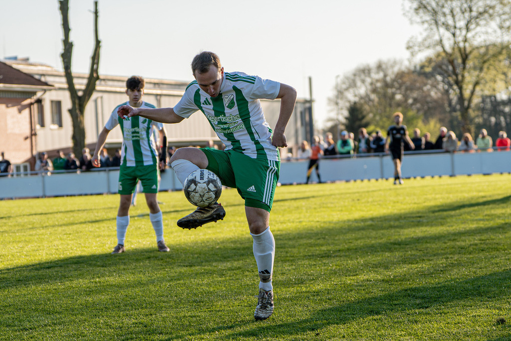 Fußball I Herren I Saison 2025-2026 I Bezirksliga Weser-Ems 4 I 15. Spieltag I TuS Lutten - GW Brockdorf I 07776 | jns.sportfotos - Realisiert mit Pictrs.com