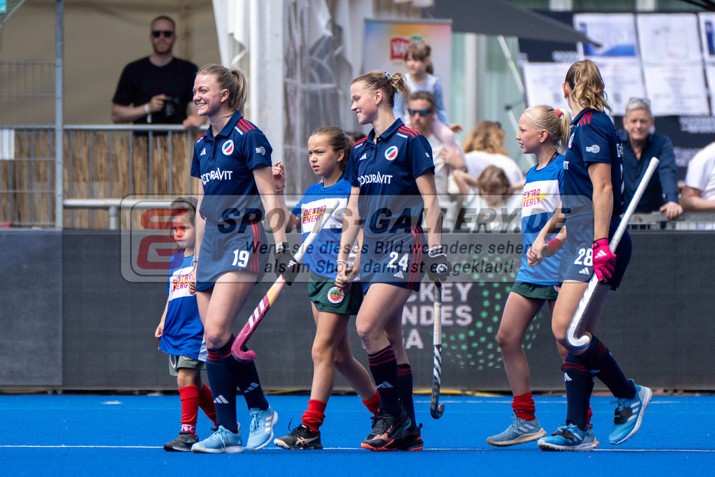 Final4_20250531-1050-HK107423 | Krefeld, Deutschland, 31.05.2025:  Feldhockey Final4 2025 – „Deutsche Feldhockey-Meisterschaften 2025“ im Gerd-Wellen-Hockeyanlage am 31.05.2025 in Krefeld, Deutschland. (Foto von Kramhöller/Fehrmann/Kaste)Krefeld, Germany, 31.05.2025: Feldhockey Final4 2025 – „Deutsche Feldhockey-Meisterschaften 2025“ in Gerd-Wellen-Hockeyanlage at 31.05.2025 in Krefeld, Deutschland. (Foto from Kramhöller/Fehrmann/Kaste)