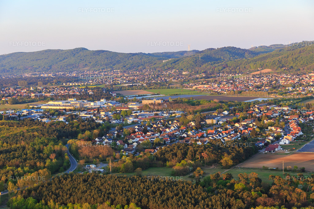 Luftbild: Ortsansicht aus Westen im Ortsteil Sandwiese in Alsbach-Hähnlein im Bundesland Hessen in Deutschland. Foto: IMG_077832.jpg vom 23.04.2015 durch Werner Riehm/FLY-FOTO.de