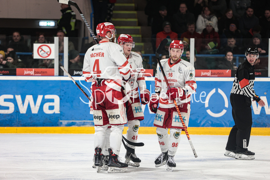EHC Königsbrunn - TEV Miesbach | Die Gaeste aus Miesbach freuen sich nochmal ueber den Anschluss zum 4-2 durch Andreas NOWAK (TVE #96)