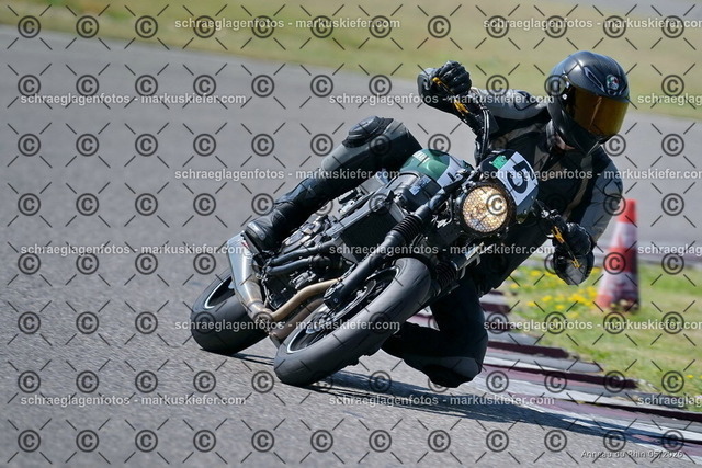 26BT02-1022 | markuskiefer.com - Realisiert mit Pictrs.com