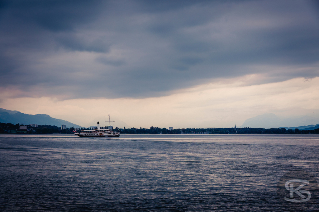 Bodenseebilder Galerie: Atemberaubende Fotos & Stimmungen | Entdecken Sie eine Sammlung stimmungsvoller Fotos vom Bodensee. Hochwertige Bilder von Sonnenauf- und -untergängen, Uferlandschaften, Booten und der Natur rund um den größten See Deutschlands. - Realisiert mit Pictrs.com