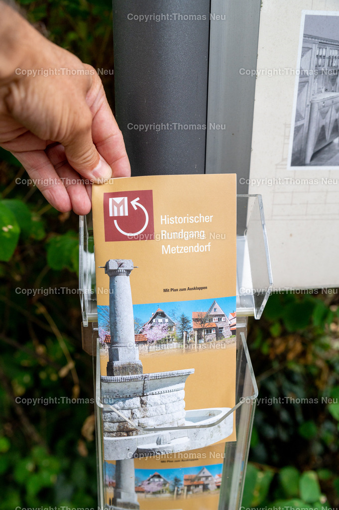 DSC_4754 | Stadtmagazin 66, Metzendorf Rundweg,hier der Kasten mit den Plänen zum Mitnehmen in der Ernst Ludwig Straße am Metzendorfplatz, ,, Bild: Thomas Neu