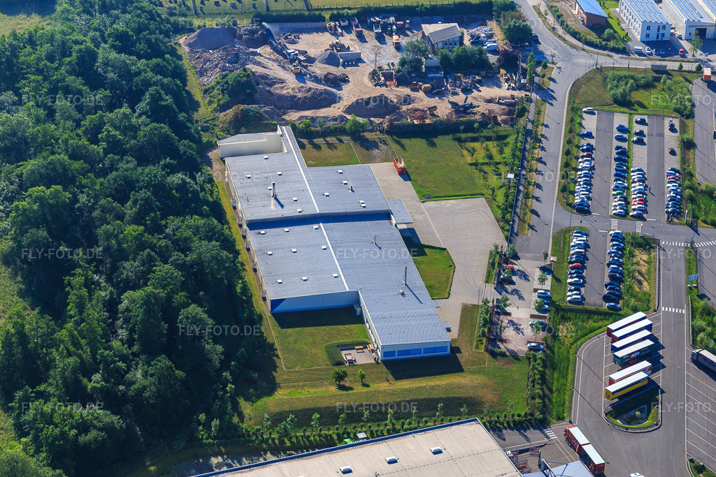 Luftbild: Gewerbegebiet Horst, Alfa Aesar GmbH im Ortsteil Minderslachen in Kandel im Bundesland Rheinland-Pfalz in Deutschland. – Foto: IMG_080131.jpg vom 05.06.2015 durch Werner Riehm/FLY-FOTO.de – Auflösung des Originals: 5472 x 3648 px – Minus Icon