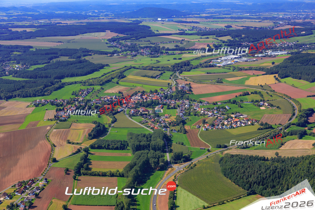 Die Luftaufnahme Burggrub - Stockheim wurde 2017 mittels Flugzeug (keine Drohne) erstellt. Perfekte Schärfe und Druck- Auflösung- Garantiert!
