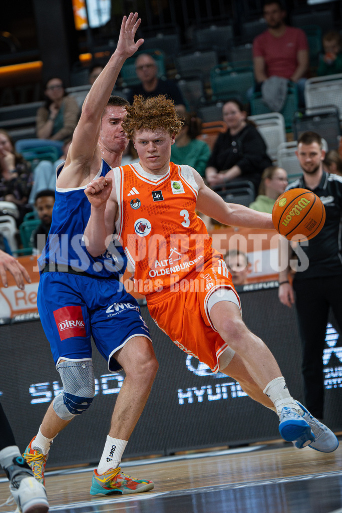 Basketball I Herren I Saison 2025-2026 I 2. Bundesliga ProB Nord I 23. Spieltag I RASTA Vechta II - EN Baskets Schwelm I 7774 | Tristan Gutersohn (3, RASTA Vechta II) - Realisiert mit Pictrs.com