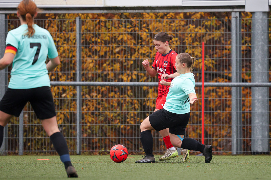 FCHWAS_251102_2676 | 1.FC Heidenheim 1846 II vs. SGM DJK-SV Wasseralfingen/Neuler, Fußball, Frauen, Bezirksliga, 2025/2026, 8. Spieltag, 02.11.2025 in Mergelstetten (Foto: Michael Bulling) - Realisiert mit Pictrs.com