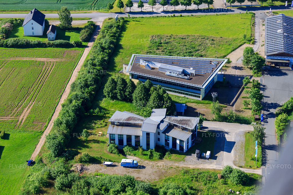 Luftbild: Gewerbegebiet Konrad-Zuse-Straße mit MR SYSTEME GmbH und OZet Tuning in Höxter im Bundesland Nordrhein-Westfalen in Deutschland. – Foto: IMG_65737.jpg vom 25.05.2014 durch Werner Riehm/FLY-FOTO.de – Auflösung des Originals: 4752 x 3168 px – ATD Systemhaus