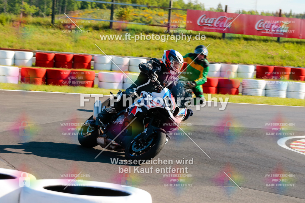 Moto-TeamOBK-21071 | Hier findet Ihr Bilder von Touristenfahrten auf der Nürburgring Nordschleife oder von anderen Veranstaltungen die ich besucht habe. Viel Spass beim Durch Schauen 