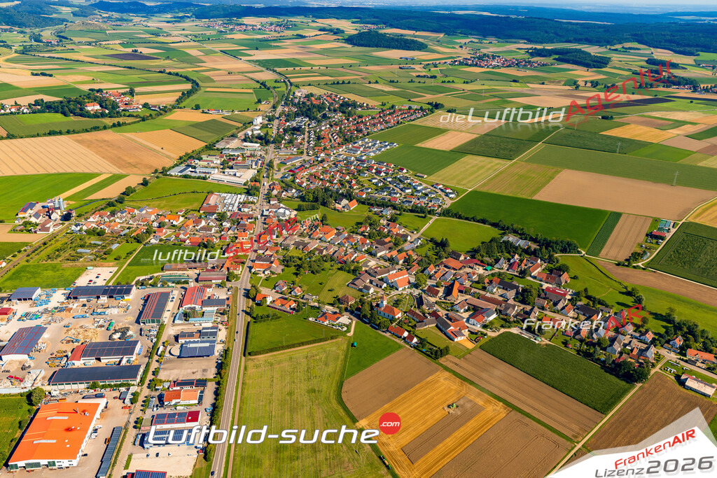 Luftaufnahme der Stadt Möttingen - Die Luftaufnahme wurde 2025 vom UL-Flugzeug heraus erstellt ( keine Drohne ) - Hochauflösende Luftaufnahme - für professionelle Ausdrucke geeignet. Die Geschenkidee !Mit Lizenz und Bildrechte bestellbar