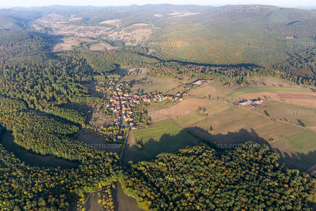 Aerial view: Mattstall in Lembach in the state Bas-Rhin, France. – Photo: IMG_123248.jpg taken on 09/30/2020 by Werner Riehm/FLY-FOTO.com – Resolution of the original: 5472 x 3648 px