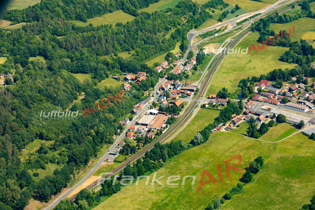 Das Luftbild zeigt : Kauerndorf Ködnitz - Die Luftaufnahme wurde 2023 vom UL-Flugzeug aus erstellt ( keine Drohne ) - Hochauflösende Luftaufnahme - Für grossformatige Ausdrucke geeignet. Die Geschenkidee !Mit Lizenz und Bildrechte bestellbar