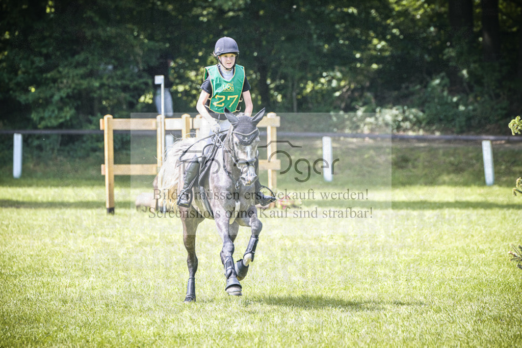 DOS_9504 | Entdecke hochwertige Reitturnierfotos von Foto Oger. Professionell, emotional und authentisch – jetzt Lieblingsmomente im Shop bestellen.Deutschlandweite Turnierfotografie. - Realisiert mit Pictrs.com