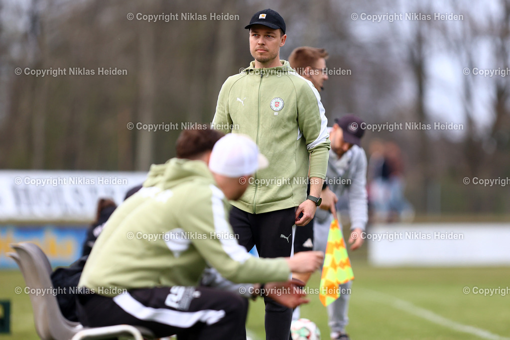 NH_VfRNeumuenster_PSVNeumuenster_FlensOberliga_15042026 | Nils Voss (Trainer, PSV Union Neumünster)Fußball I Herren I Flens Oberliga I Saison 2025-2026  I 19. Spieltag I VfR Neumünster - PSV Union Neumünster I 15.04.2026 I VfR Stadion HSP (Grümmi Arena)