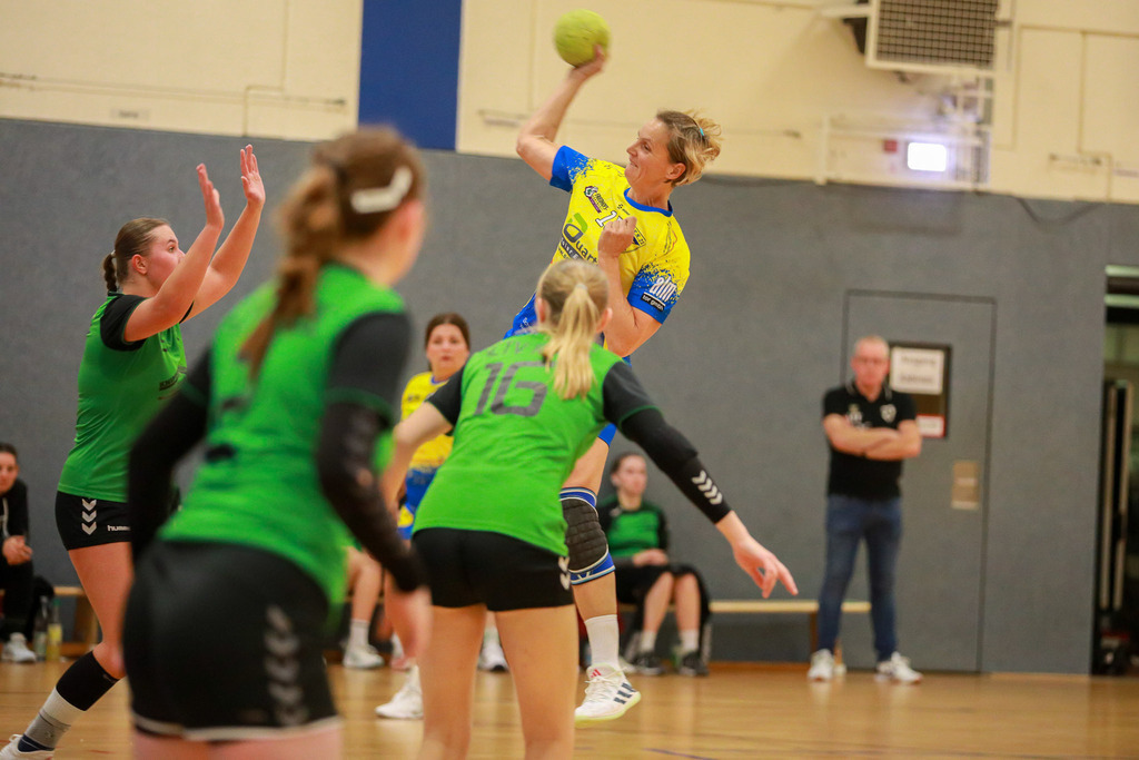 HcTvRhedeII_SvNeukirchen_150924_096 | Bildergalerie von Sport-Ereignissen aber auch von weiteren spannenden Dingen - nicht nur vom Niederrhein. In Anlehnung an den bekannten Spruch von Hanns Dieter Hüsch heißt das Motto: "Niederrhein ist überall".  - Realisiert mit Pictrs.com