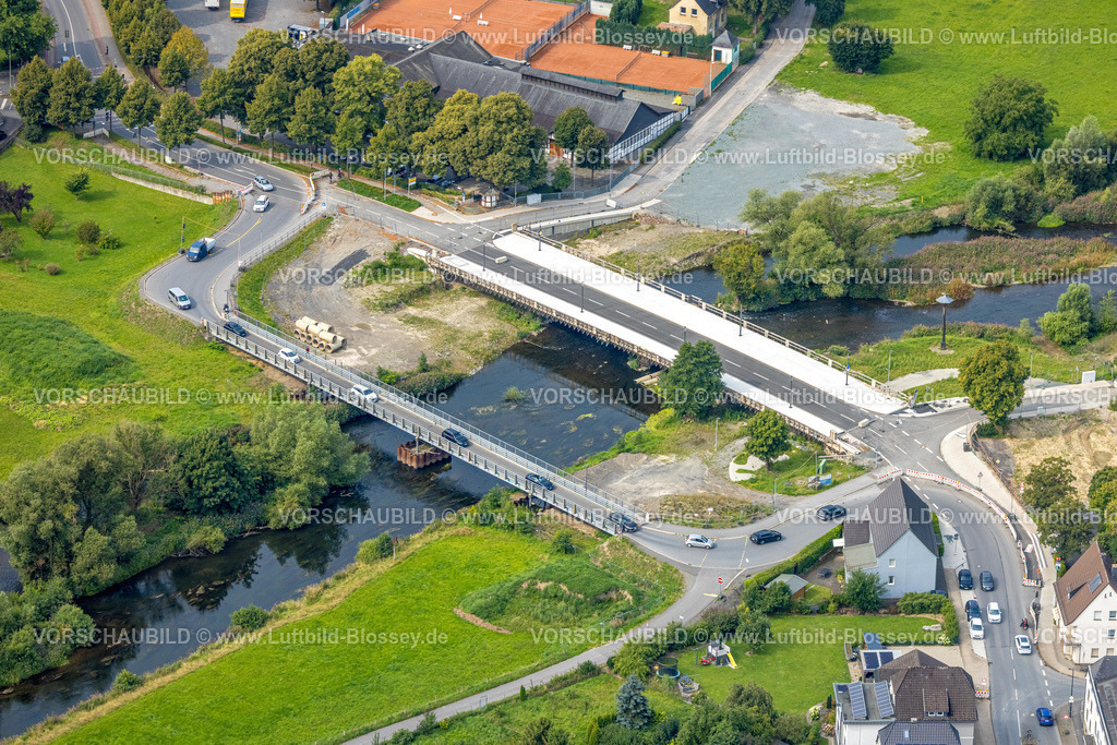Arnsberg250806929 | Luftbild, Behelfsbrücke und Baustelle mit Neubau der Dinscheder Ruhrbrücke Glösinger Straße (L735) über den Fluss Ruhr, Glösingen, Arnsberg, Ruhrgebiet, Nordrhein-Westfalen, Deutschland