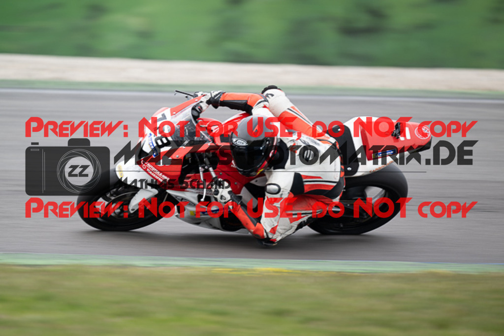 MaZZes_FotoMatrix_230410_4198 | WEISS