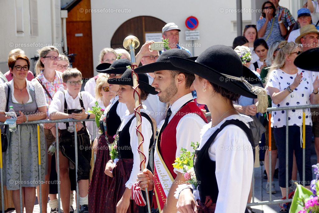 news-2022-Juli17-Musikumzug-Reutte-DSD03416-Vorderhornbach | Info aus dem Bezirk Reutte/Ausserfern Tirol sowie eine umfangreiche Bilddatenbank über die gesamte Region: Lechtal, Talkessel Reutte, Tannheimertal, Zwischentoren. Lech, Plansee, Zugspitze, Grenztunnel, B179, Fernpassstraße, Verkehr, Lawinen, Tradition, - Realisiert mit Pictrs.com