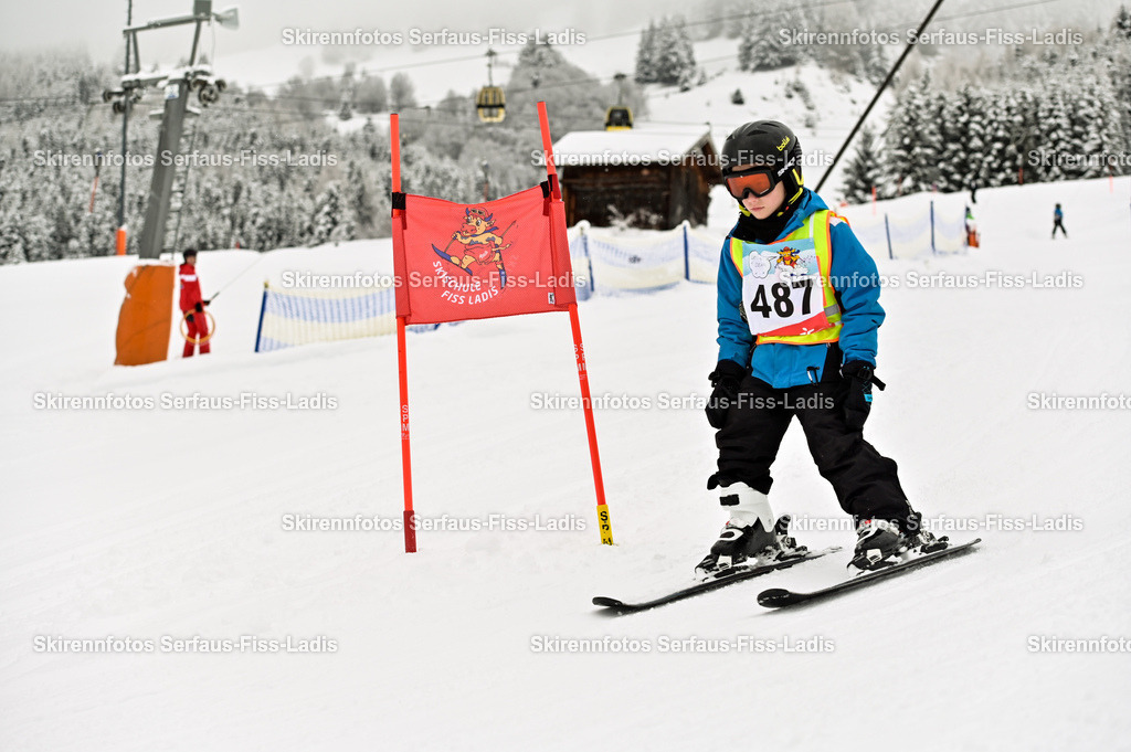 SRF_20.02.2026_0357 | Skirennfotos,Serfaus,Fiss,Ladis,Kinderskirennen,Winter,Tirol,Oberland,skirace,SFL,feelfree,weil wir's genießen,ski,Ski,skifahren,Sonnenplateau, - Realisiert mit Pictrs.com