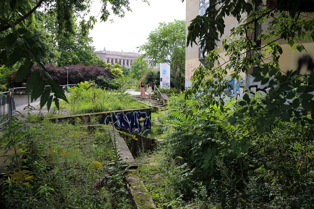 Foto: Leipzig - Bowlingtreff Leipzig - 2023 | Das Team hinter BILDLEXIKON LEIPZIG bündelt historische wie aktuelle Informationen über die Stadt Leipzig in Text und Bild auf einer Plattform und stellt diese der interessierten Öffentlichkeit zur Verfügung.
