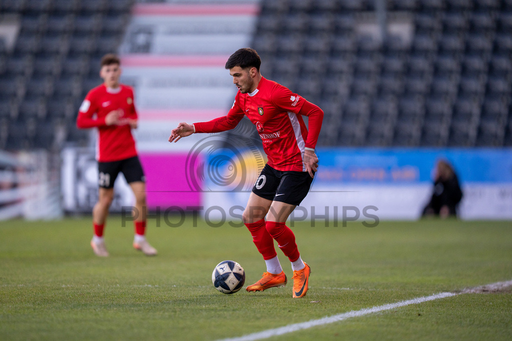 SG Sonnenhof Grossaspach vs. SSV Ulm 1846 Fussball, Fussball, WFV-Pokal, Viertelfinale, 01.04.2026 | Mert Tasdelen (SG Sonnenhof Grossaspach, #10) geht ins Dribbling,SG Sonnenhof Grossaspach vs. SSV Ulm 1846 Fussball, Fussball, WFV-Pokal, Viertelfinale, 01.04.2026