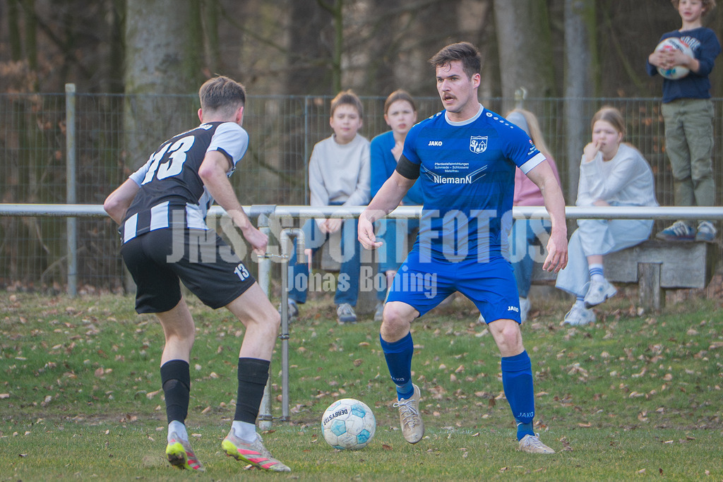 Fußball I Herren I Saison 2025-2026 I Kreisliga VEC I 17. Spieltag I BW Langförden - SV Falke Steinfeld I 7339 | jns.sportfotos - Realisiert mit Pictrs.com