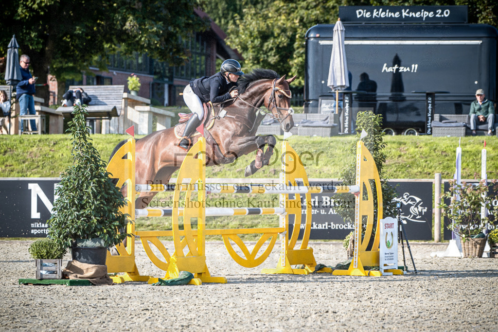 DOS_5079 | Entdecke hochwertige Reitturnierfotos von Foto Oger. Professionell, emotional und authentisch – jetzt Lieblingsmomente im Shop bestellen.Deutschlandweite Turnierfotografie. - Realisiert mit Pictrs.com