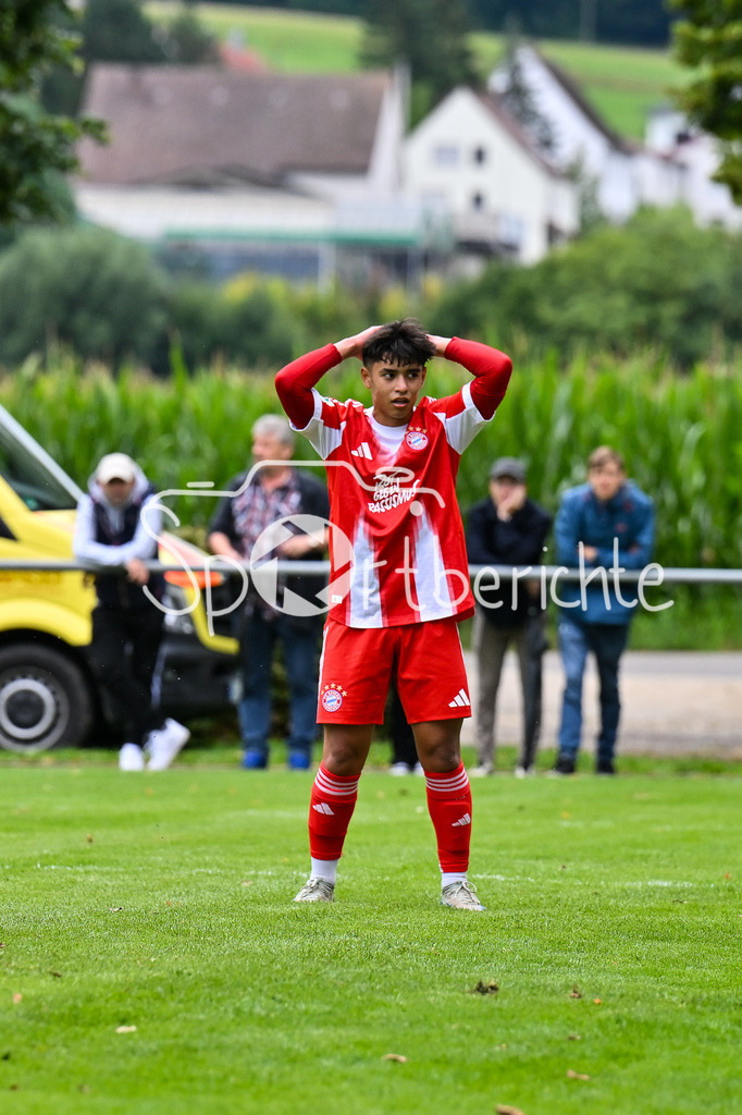 SSV Ulm 1846 Fussball U19 - FC Bayern München U19 | Maycon Douglas NORMANHA CARDOZO (FCB #7) ärgert sich über eine vergebene Torchance / U19 DFB Nachwuchsliga: SSV Ulm 1846 Fussball - FC Bayern München, Hauptspielfeld Langenau am 02.08.2025 / Einzelfoto / Freisteller