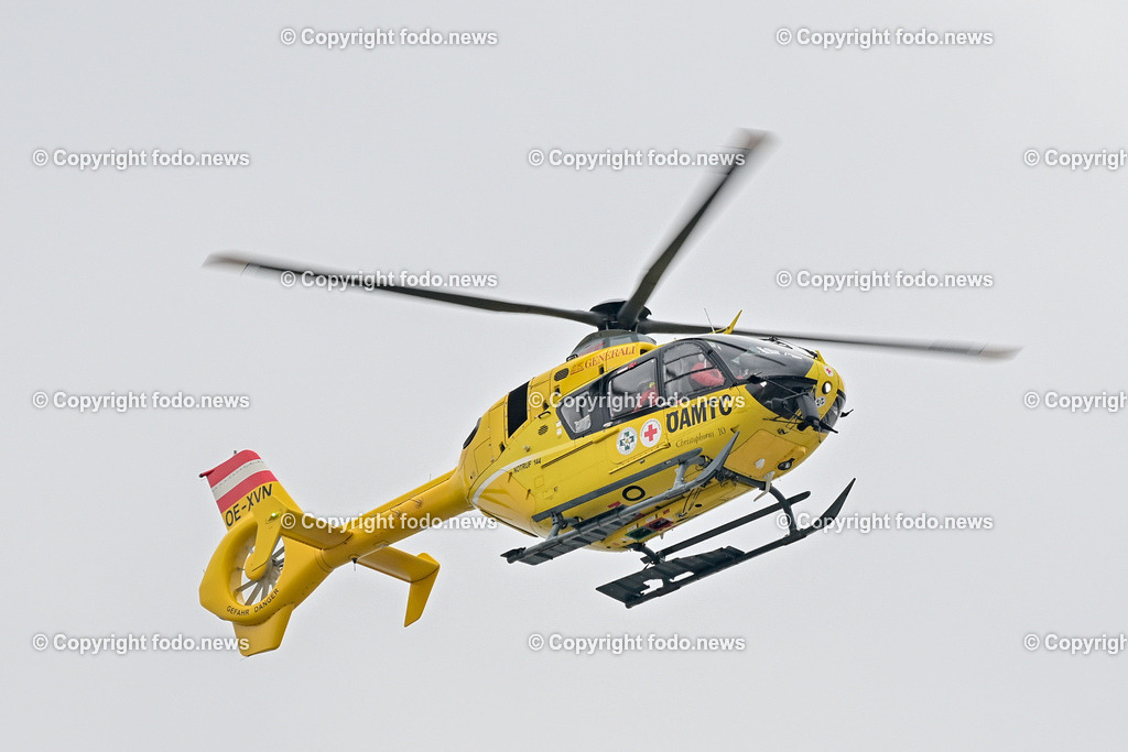 Rettungshubschrauber_ Helikopter_ Christophorus_ OeAMTC_ Rotes Kreuz_ 14.01.2024-1 | 14.01.2024, Oberoesterreich, AUT, Rettungshubschrauber, im Bild Rettungshubschrauber, Helikopter, Christophorus, ÖAMTC, Rotes Kreuz, Krankentransport, Notarzt, Einsatz, Notruf 144, Landung Start, Flug, Heli, Pilot