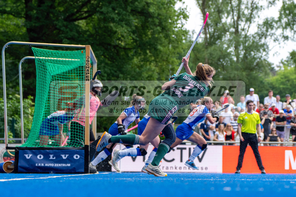 Final4_20250531-1408-HK107736 | Krefeld, Deutschland, 31.05.2025:  Feldhockey Final4 2025 – „Deutsche Feldhockey-Meisterschaften 2025“ im Gerd-Wellen-Hockeyanlage am 31.05.2025 in Krefeld, Deutschland. (Foto von Kramhöller/Fehrmann/Kaste)Krefeld, Germany, 31.05.2025: Feldhockey Final4 2025 – „Deutsche Feldhockey-Meisterschaften 2025“ in Gerd-Wellen-Hockeyanlage at 31.05.2025 in Krefeld, Deutschland. (Foto from Kramhöller/Fehrmann/Kaste)
