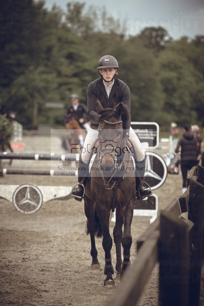 20240530-DOS_3464 | Entdecke hochwertige Reitturnierfotos von Foto Oger. Professionell, emotional und authentisch – jetzt Lieblingsmomente im Shop bestellen.Deutschlandweite Turnierfotografie. - Realisiert mit Pictrs.com