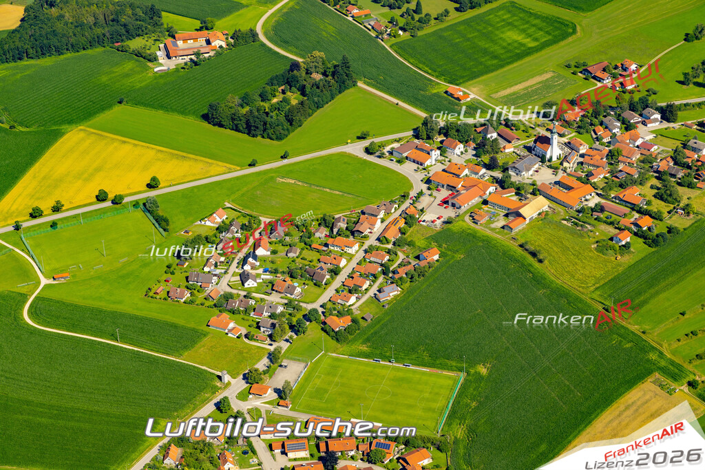 Aktuelles Luftbild von Kay Tittmoning - Die Luftaufnahme wurde 2022 mittels UL-Flugzeug erstellt ( keine Drohne ) - hochauflösende Kamera-Systeme von  Canon -Beste Qualität - Für grossformatige Ausdrucke geeignet. Die Geschenkidee !