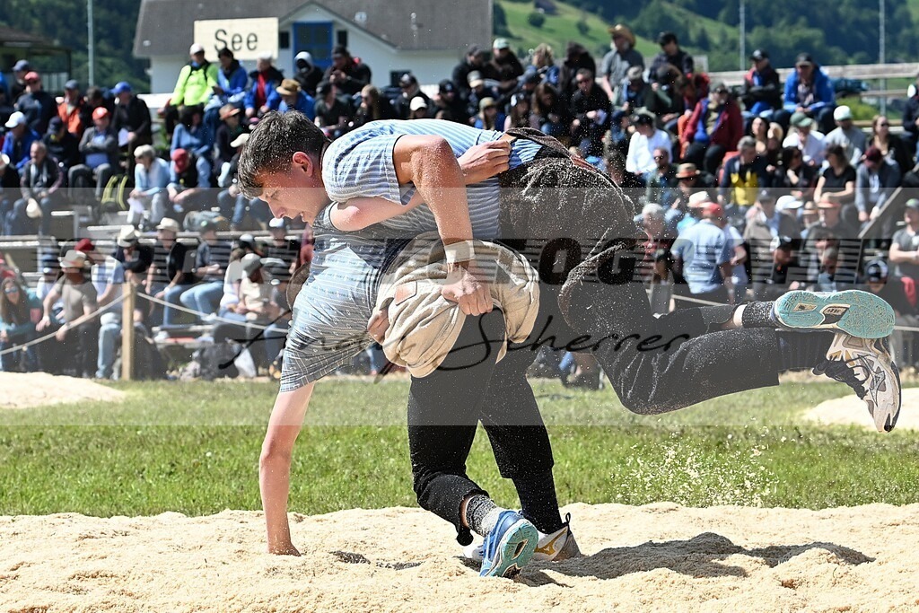 AufderMaur Jonas vs Kündig FlorianDSC_6572aaaa | Kaufen Sie Sportbilder im Onlineshop von Andy Scherrer Sportfotografie. Faszinierende Bilder von Sportevents aus der ganzen Schweiz. Fussball, Frauenfussball, Unihockey, Handball, Schwingen und weiteren Sportarten. - Realisiert mit Pictrs.com