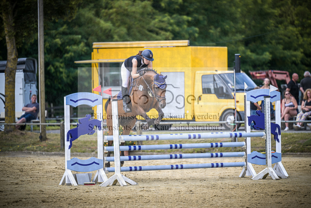 DOS_1690 | Entdecke hochwertige Reitturnierfotos von Foto Oger. Professionell, emotional und authentisch – jetzt Lieblingsmomente im Shop bestellen.Deutschlandweite Turnierfotografie. - Realisiert mit Pictrs.com