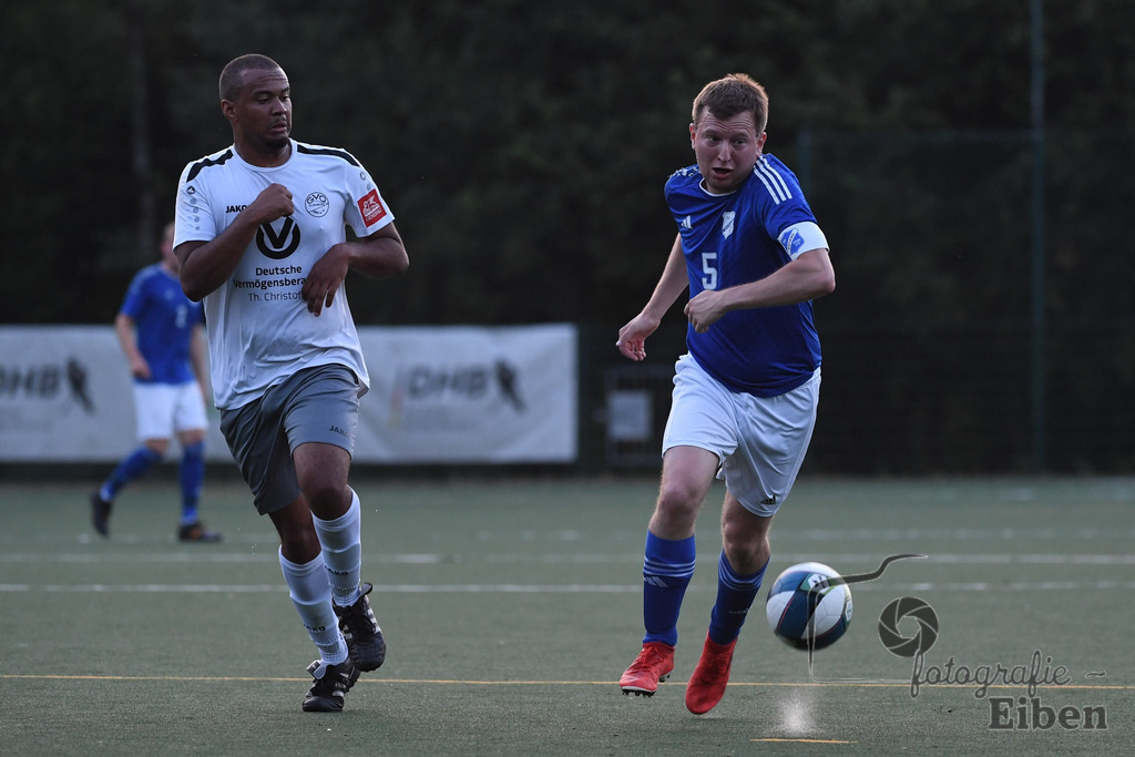 GVO Oldenburg 2-SV GOTANO | Herren Kreisliga; GVO Oldenburg 2 (weiß)-SV GOTANO (blau) am 15.08.2025 in Oldenburg (Sportanlage GVO); Photo: Philip Eiben 2025 - Realisiert mit Pictrs.com