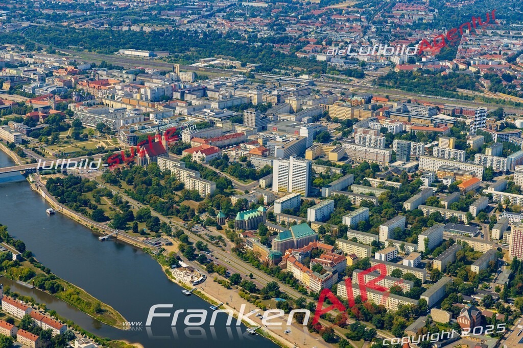 Schrägluftbild  Altstadt  Magdeburg - Das Luftbild wurde 2025 vom UL-Flugzeug heraus erstellt (ohne Drohne- keine Drohnenaufnahme ) - Hochauflösende Luftaufnahme -Nicht vergleichbar mit Google Maps oder Satelittenbilder- Die Geschenkidee !Mit Lizenz und Bildrechte bestellbar
