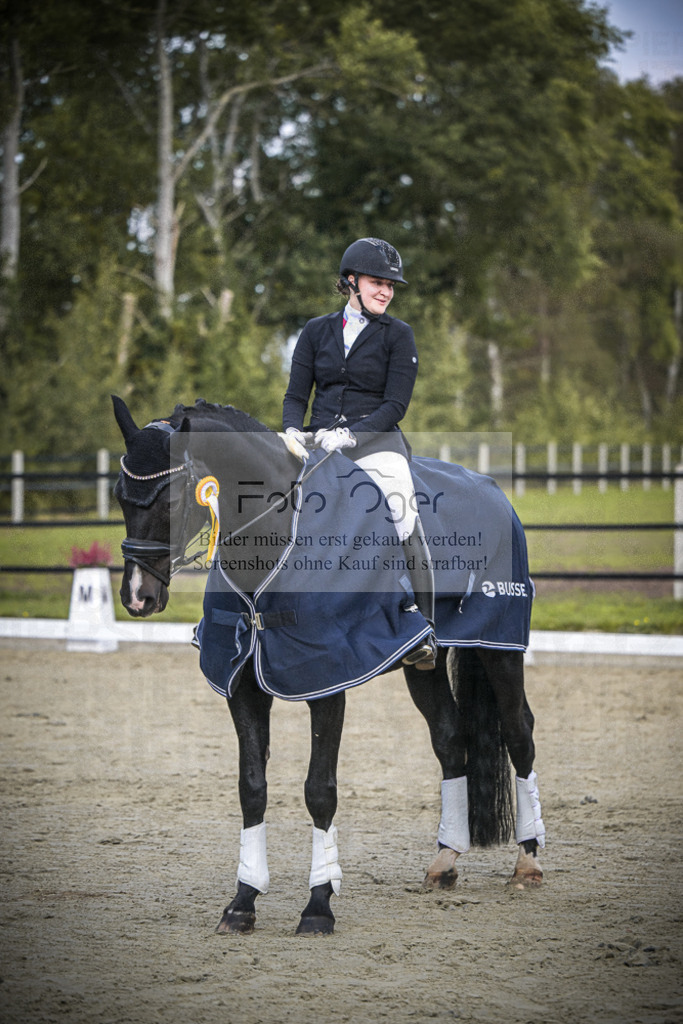 DOS_B774 | Entdecke hochwertige Reitturnierfotos von Foto Oger. Professionell, emotional und authentisch – jetzt Lieblingsmomente im Shop bestellen.Deutschlandweite Turnierfotografie. - Realisiert mit Pictrs.com